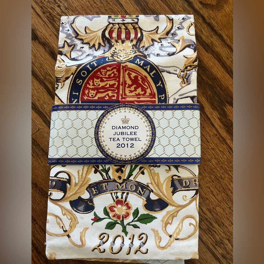 NWT 2012 Diamond Jubilee Queen Elizabeth II Tea Towel NEW